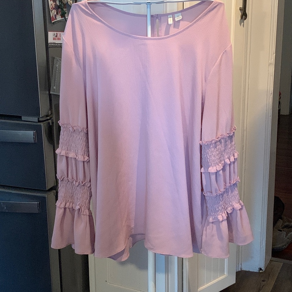 EST. 1946 muted pink ruffle sleeve blouse. Worn 2x
